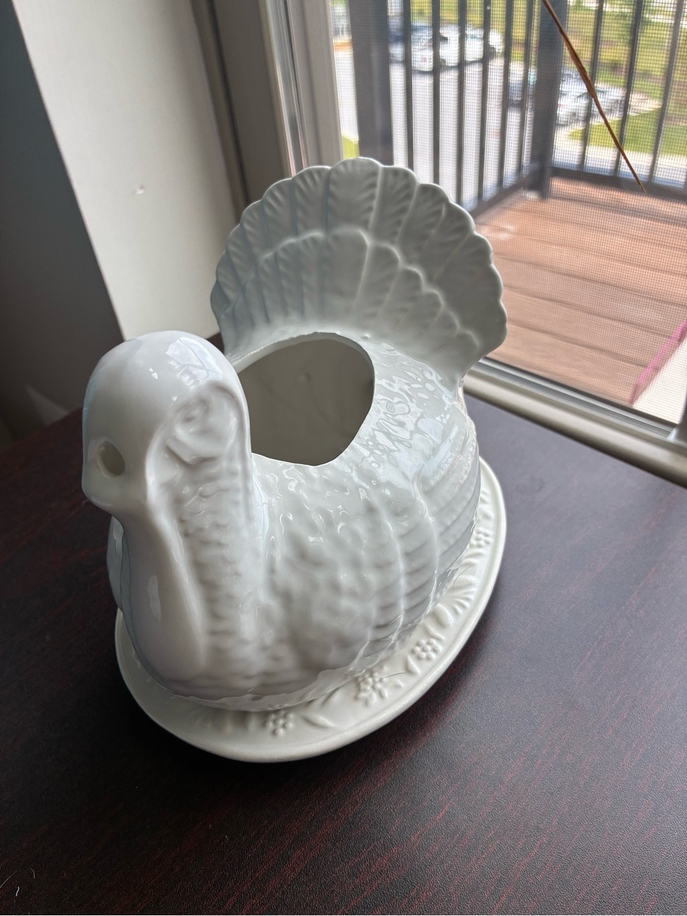 Chesapeake for Himark Turkey gravy boat with Decorative Base
